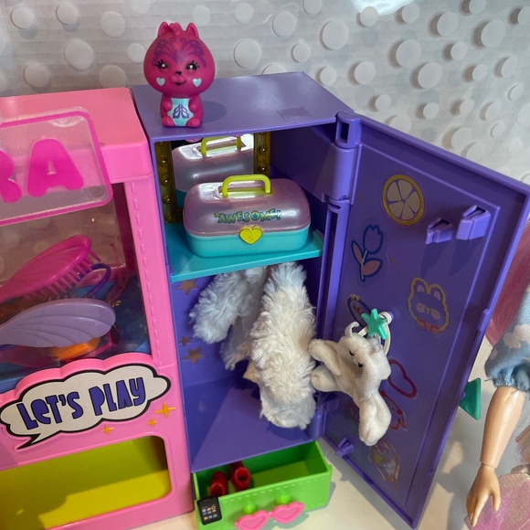 Barbie Extra 🕶️👜Surprise Fashion Playset & doll - Picture 9 of 16